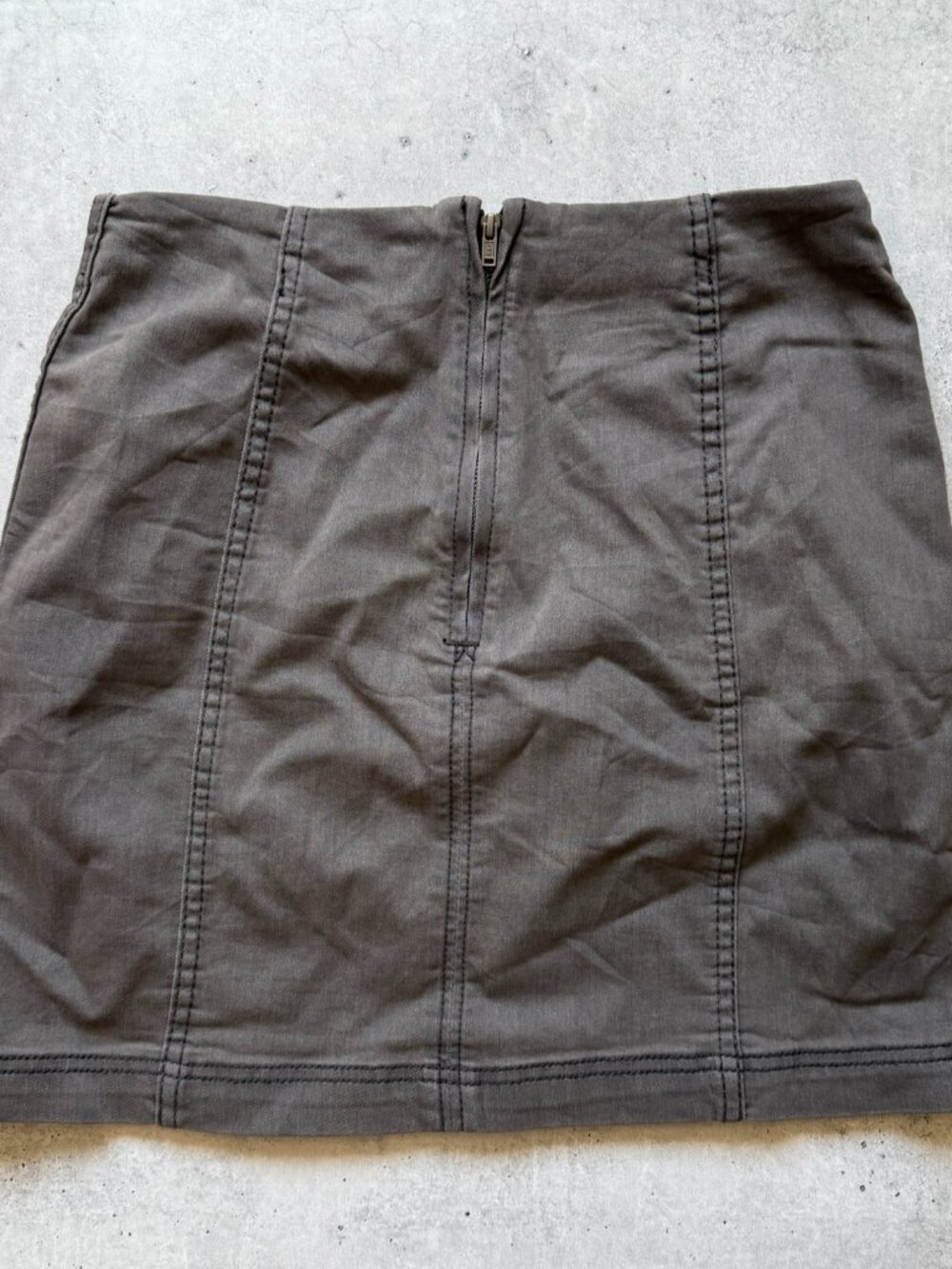 Free People Mini Skirt Size 8 Gray Casual High Rise Zip Back